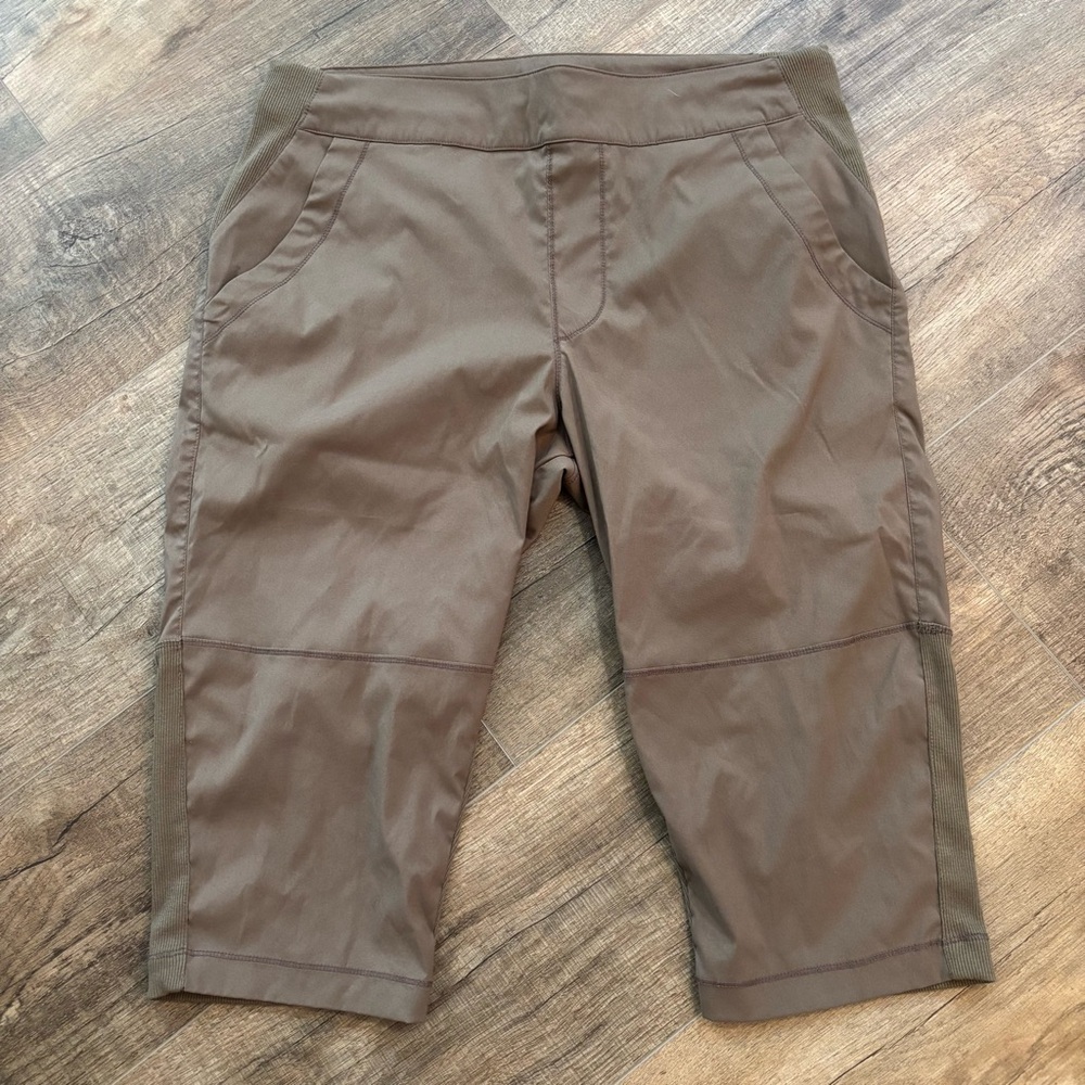 REI Women’s Size M‎ Taupe Brown Capri Cropped Pants Mid Length